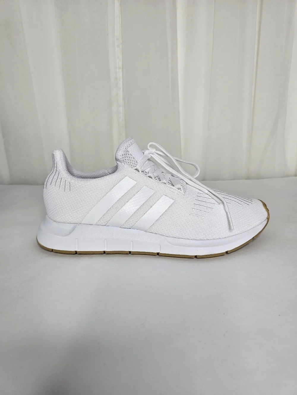Adidas Orginals Swift Run Cloud White Gum Running Sneakers Men's 8 NEW Classic